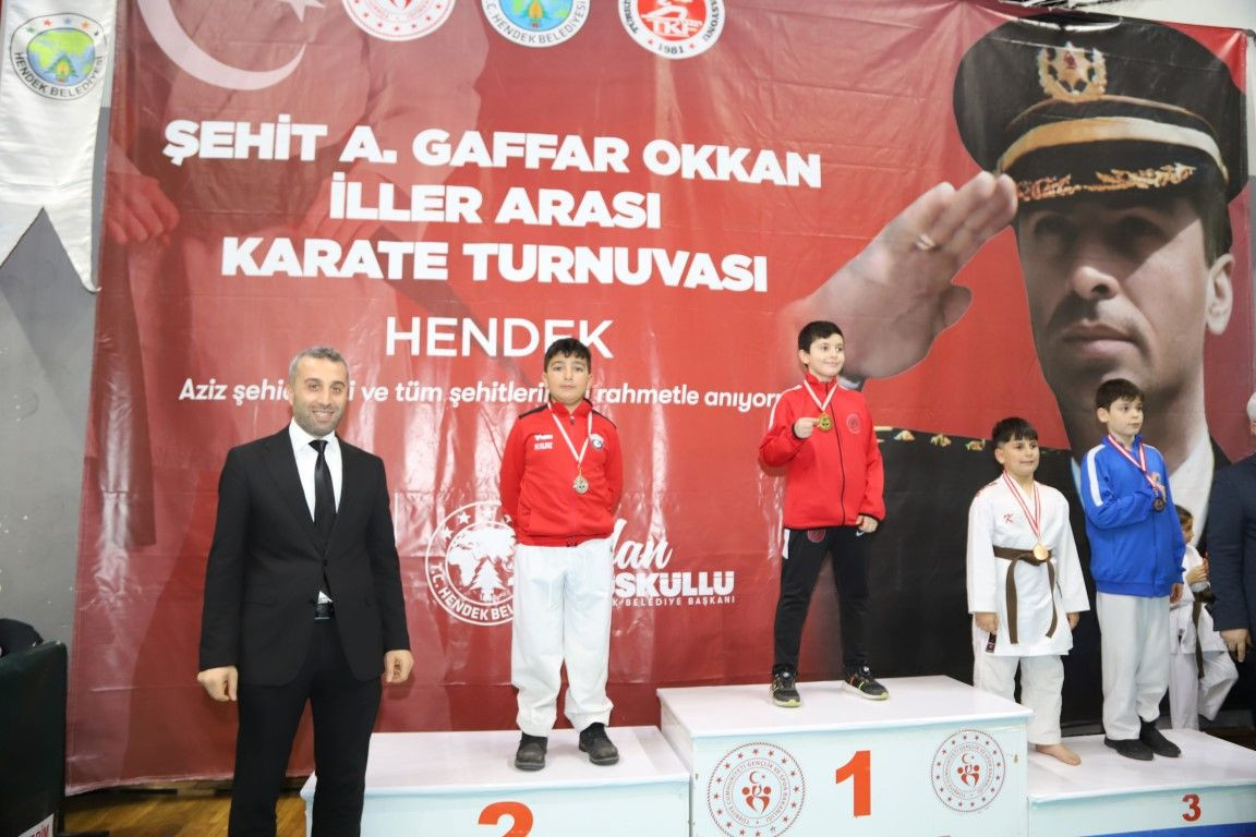 Gaffar Okkan’ı anma etkinlikleri Hendek Yeni Spor salonunda yapıldı - Sayfa 10