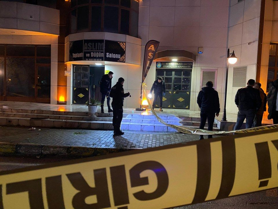 Kocaeli'de düğün salonu karıştı: 2 kişi silahla vuruldu - Sayfa 2