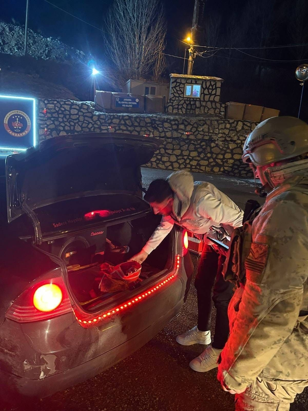 Van’da farklı suçlardan 16 kişi tutuklandı - Sayfa 1