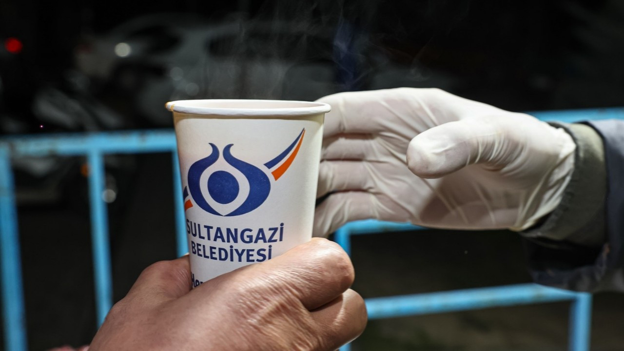 Sultangazi Belediyesi’nden hastane önünde her akşam sıcak çorba ikramı