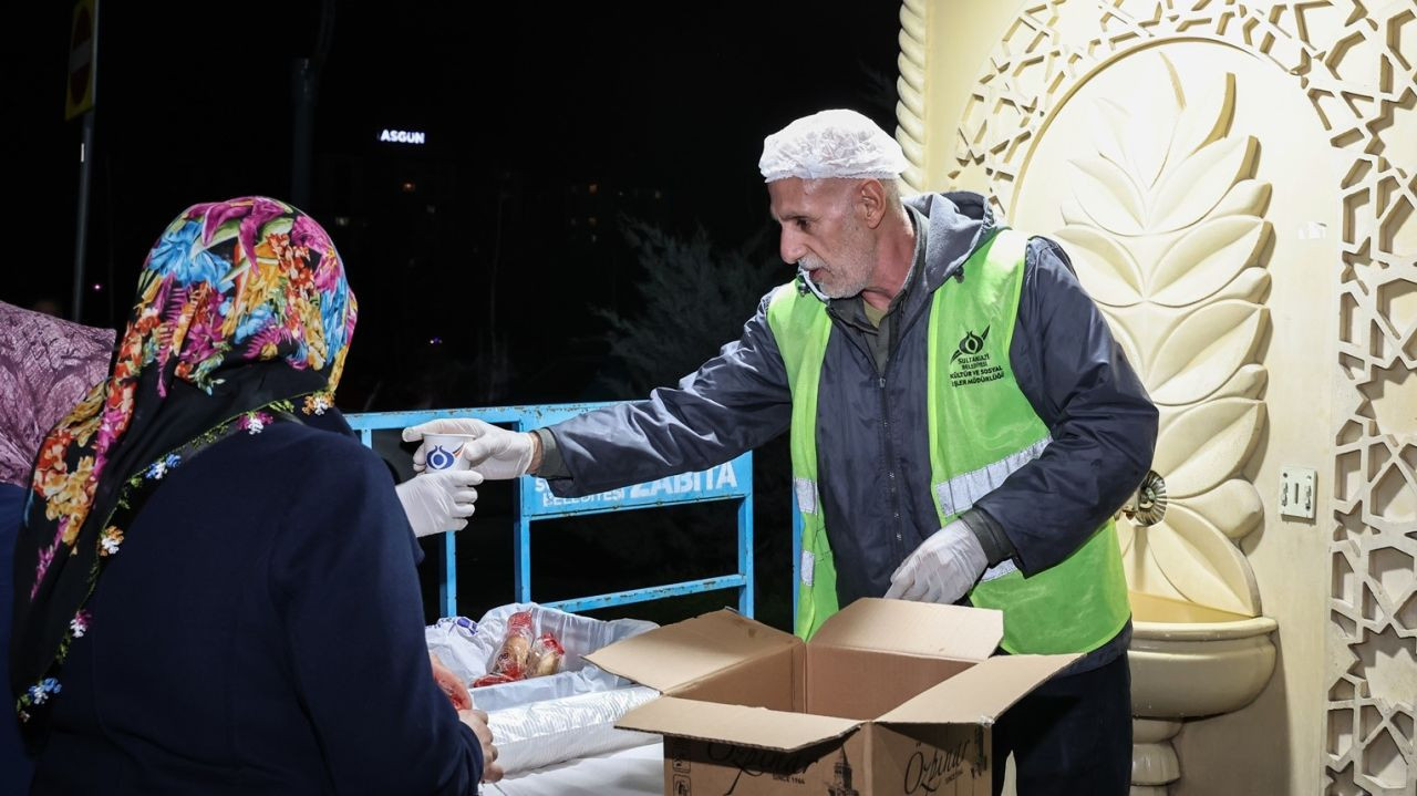 Sultangazi Belediyesi’nden hastane önünde her akşam sıcak çorba ikramı - Sayfa 2