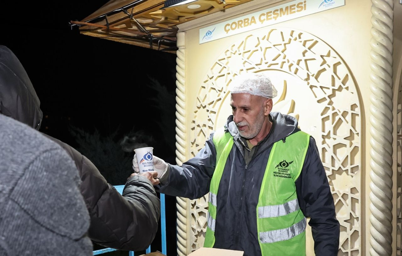 Sultangazi Belediyesi’nden hastane önünde her akşam sıcak çorba ikramı - Sayfa 1