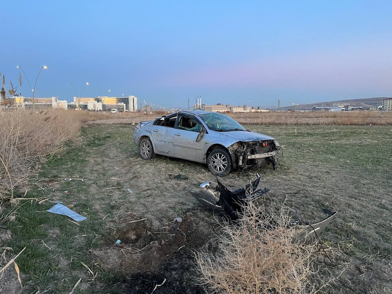 Takla Atan Otomobil Araziye Uçtu: 4 Yaralı - Sayfa 5