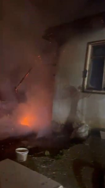 Antalya'da Gecekondu Yangını: Kadın ve Çocuklar Son Anda Kurtarıldı - Sayfa 8