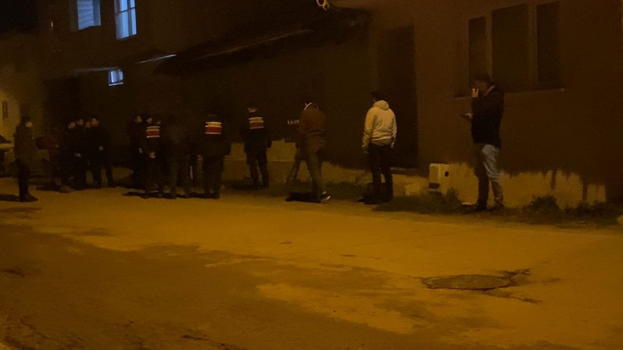 Bursa’da Kundaklama Şüphelisi Eline Bıçak Alıp Ekiplere Direndi - Sayfa 3