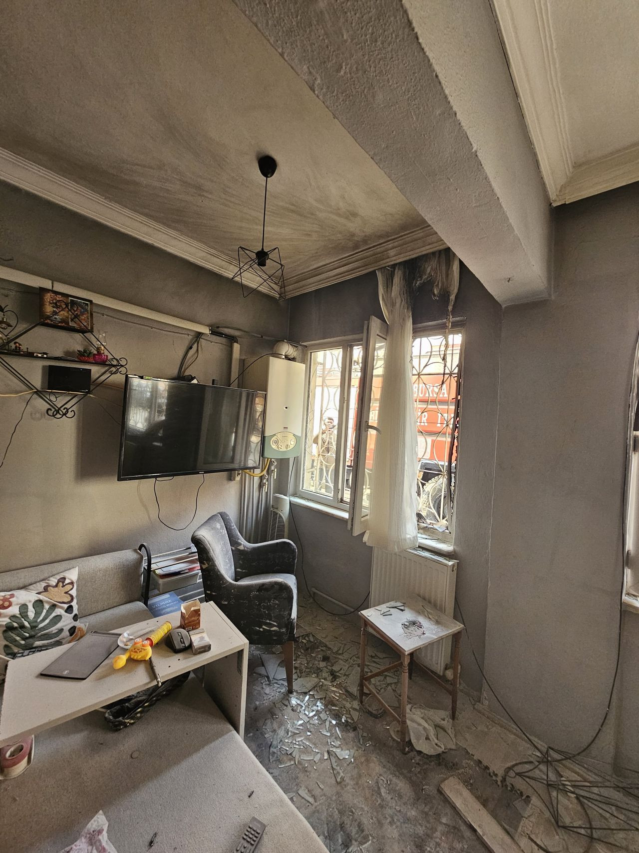 Bursa’da Kundaklama Şüphelisi Eline Bıçak Alıp Ekiplere Direndi - Sayfa 5