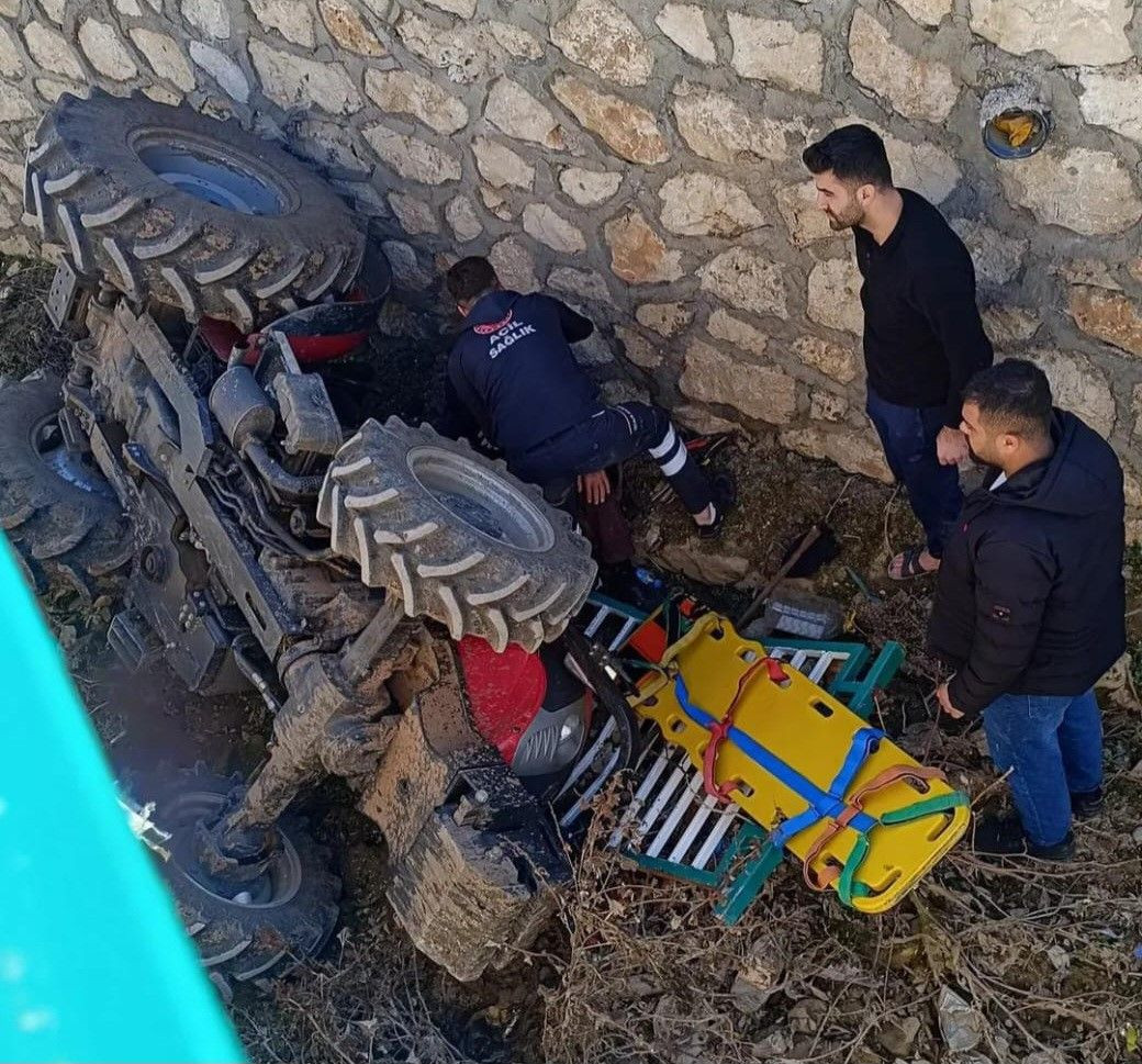 Siirt’te Traktör Dere Yatağına Devrildi: Sürücü Yaralandı - Sayfa 1