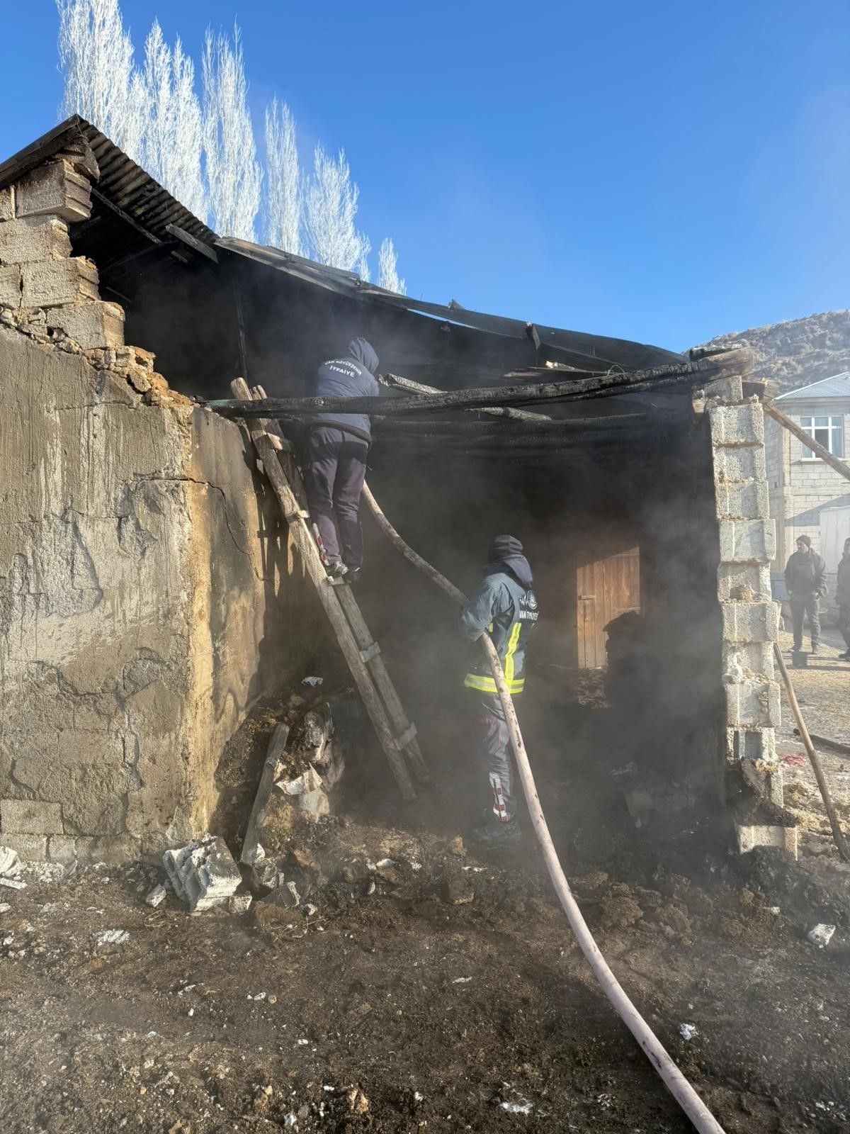 Van Çaldıran’da Ahır Yangını: Kullanılamaz Hale Geldi - Sayfa 2