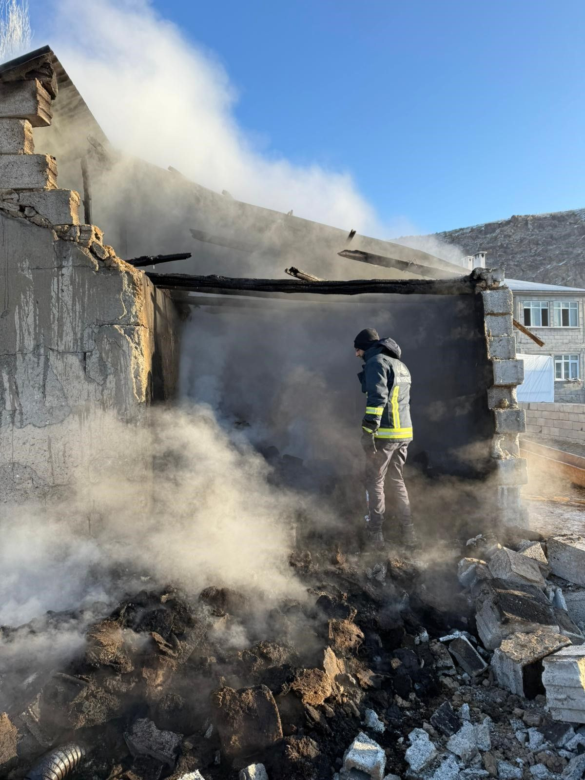 Van Çaldıran’da Ahır Yangını: Kullanılamaz Hale Geldi - Sayfa 3