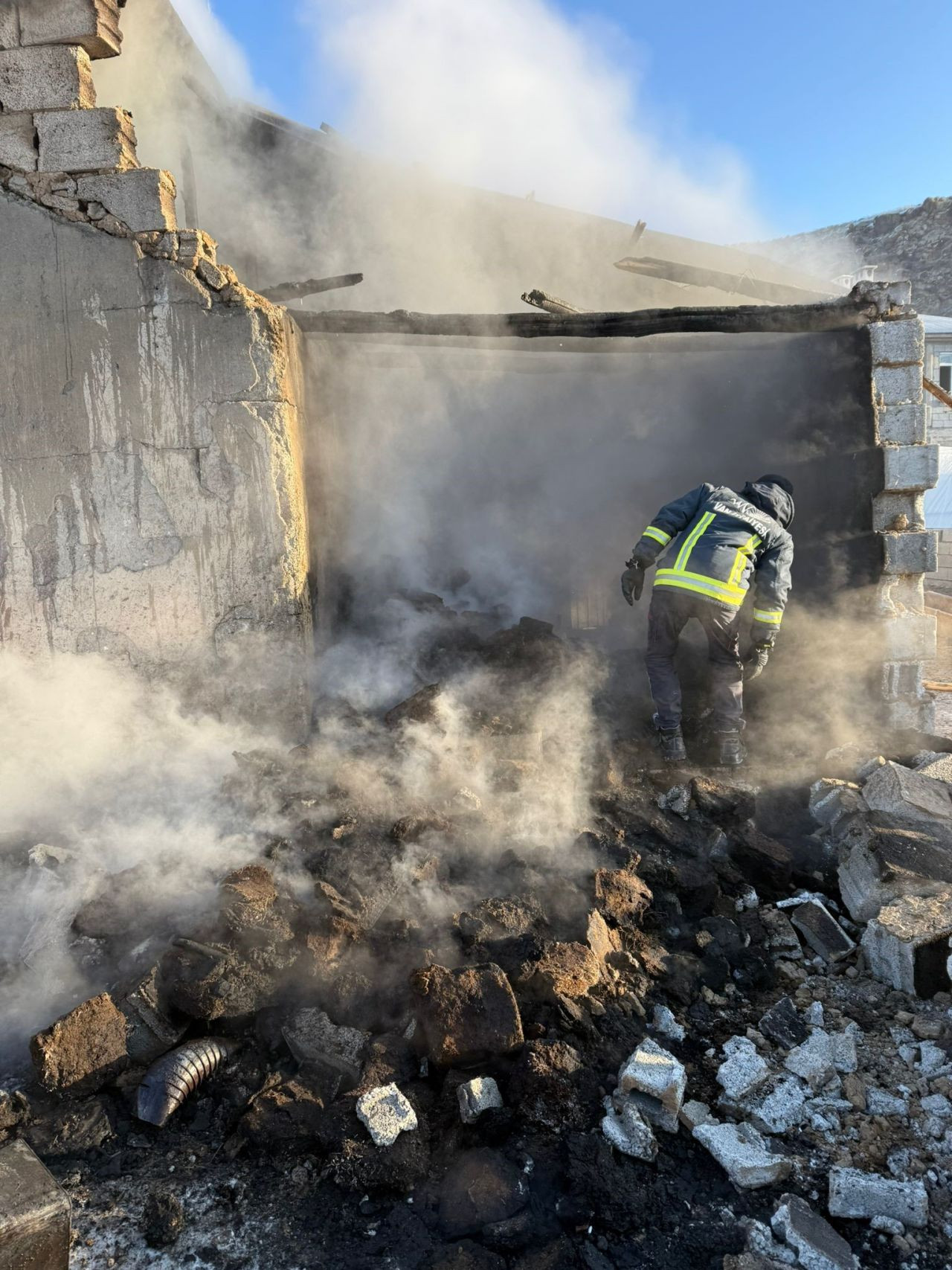 Van Çaldıran’da Ahır Yangını: Kullanılamaz Hale Geldi - Sayfa 4