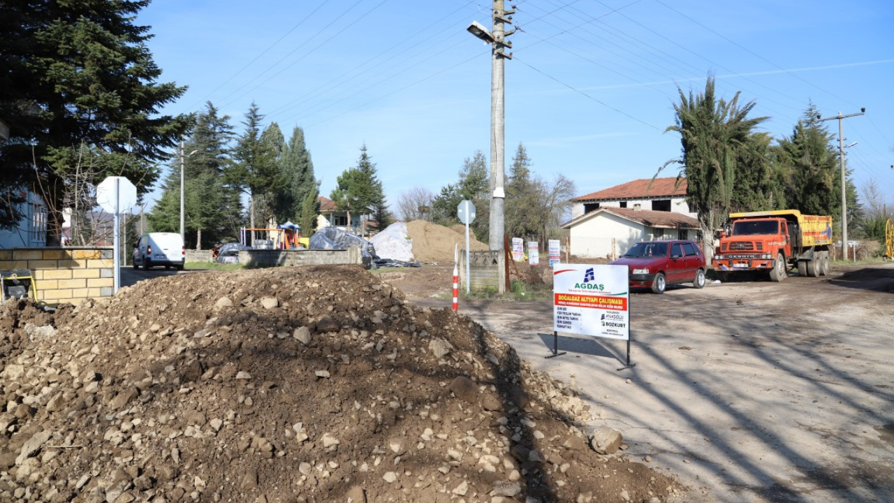 Hendek’te Doğalgaz Çalışmaları Hız Kesmeden Devam Ediyor