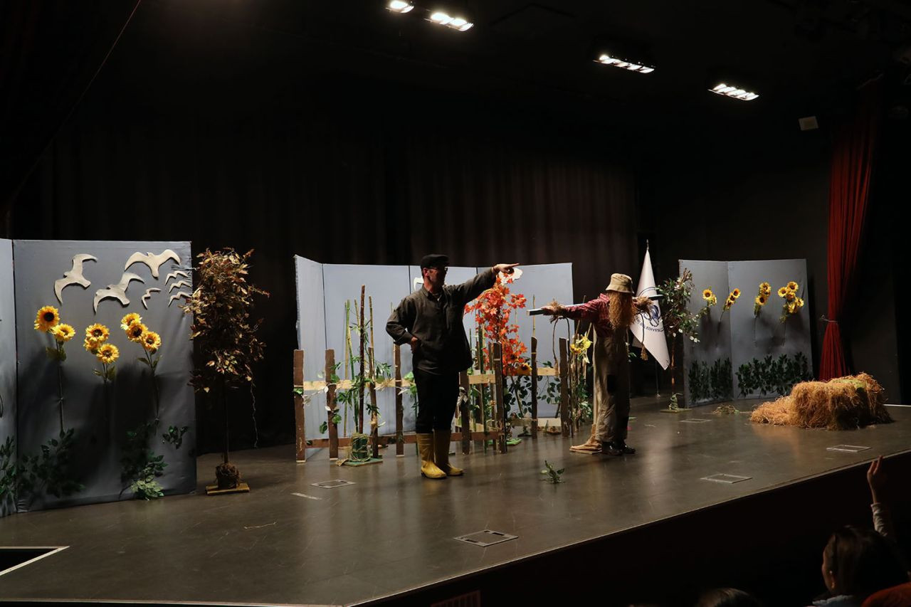 Büyükşehir Belediyesi'nden Miniklere Muhteşem Tiyatro! "Cesur Korkuluk Kuki" Sahnelendi - Sayfa 1