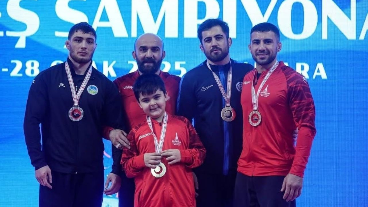 Abdulsamet Başar'dan Büyük Başarı! Ankara'dan Gümüş Madalyayla Döndü