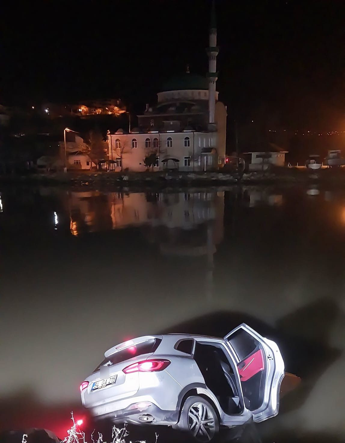 Sakarya'da Feci Kaza! Kontrolden Çıkan Cip Melen Çayı'na Düştü: 3 Kişi Yaralandı - Sayfa 3