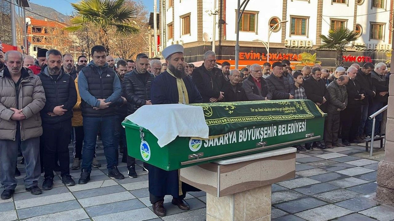 Kocaeli’de Eşi Tarafından Öldürülen Emrah Duran, Sakarya’da Defnedildi - Sayfa 1