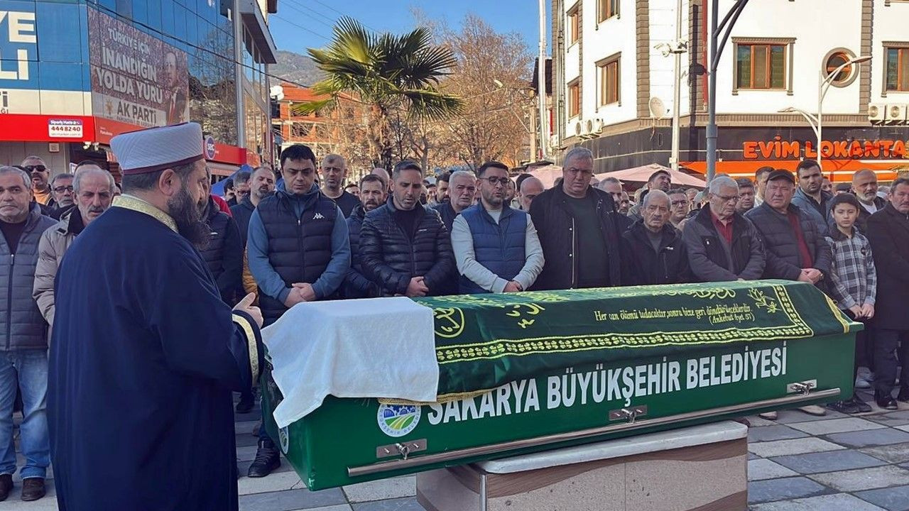 Kocaeli’de Eşi Tarafından Öldürülen Emrah Duran, Sakarya’da Defnedildi - Sayfa 2