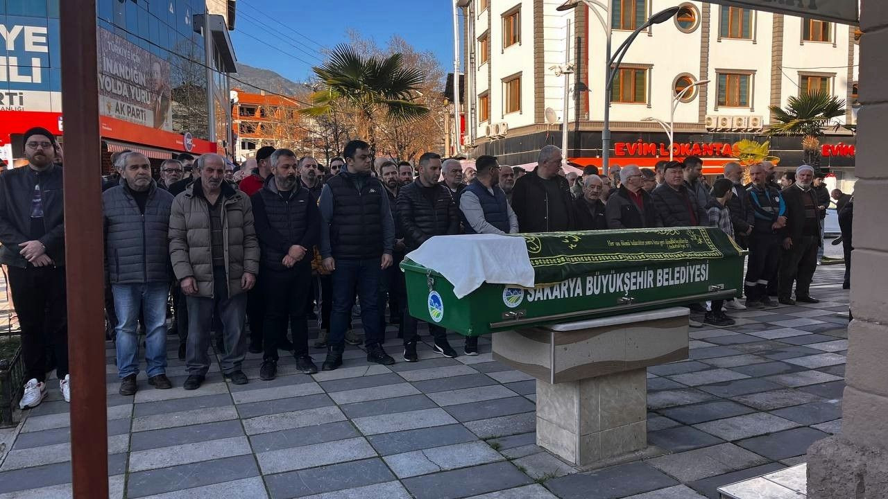 Kocaeli’de Eşi Tarafından Öldürülen Emrah Duran, Sakarya’da Defnedildi - Sayfa 3