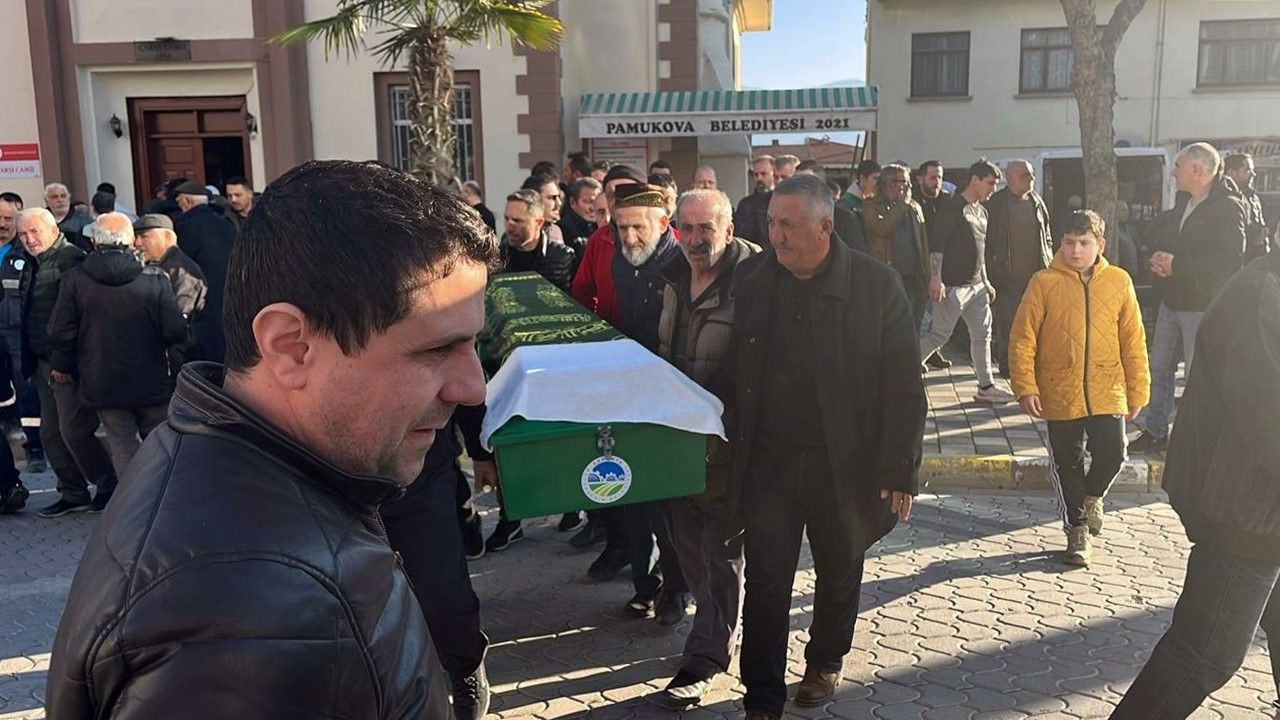 Kocaeli’de Eşi Tarafından Öldürülen Emrah Duran, Sakarya’da Defnedildi - Sayfa 4