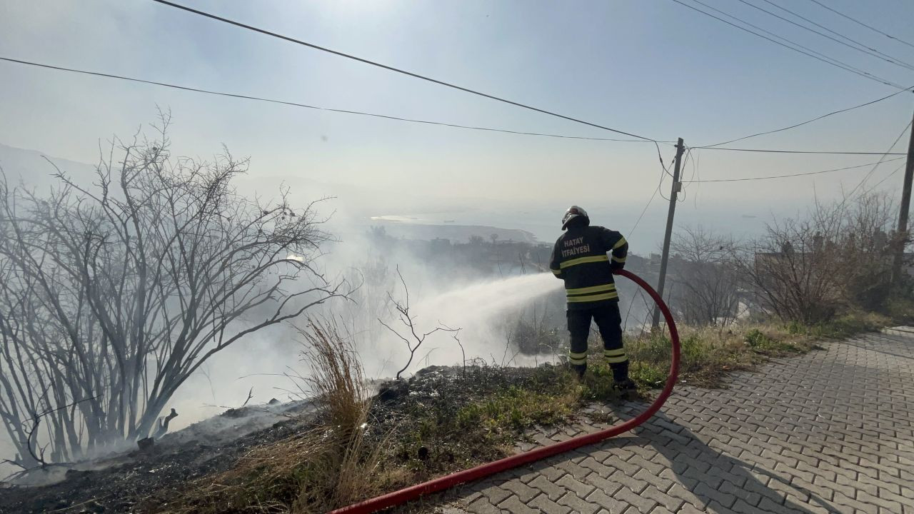 İskenderun’da Bahçe Yangını! İtfaiye Hızla Müdahale Etti - Sayfa 1