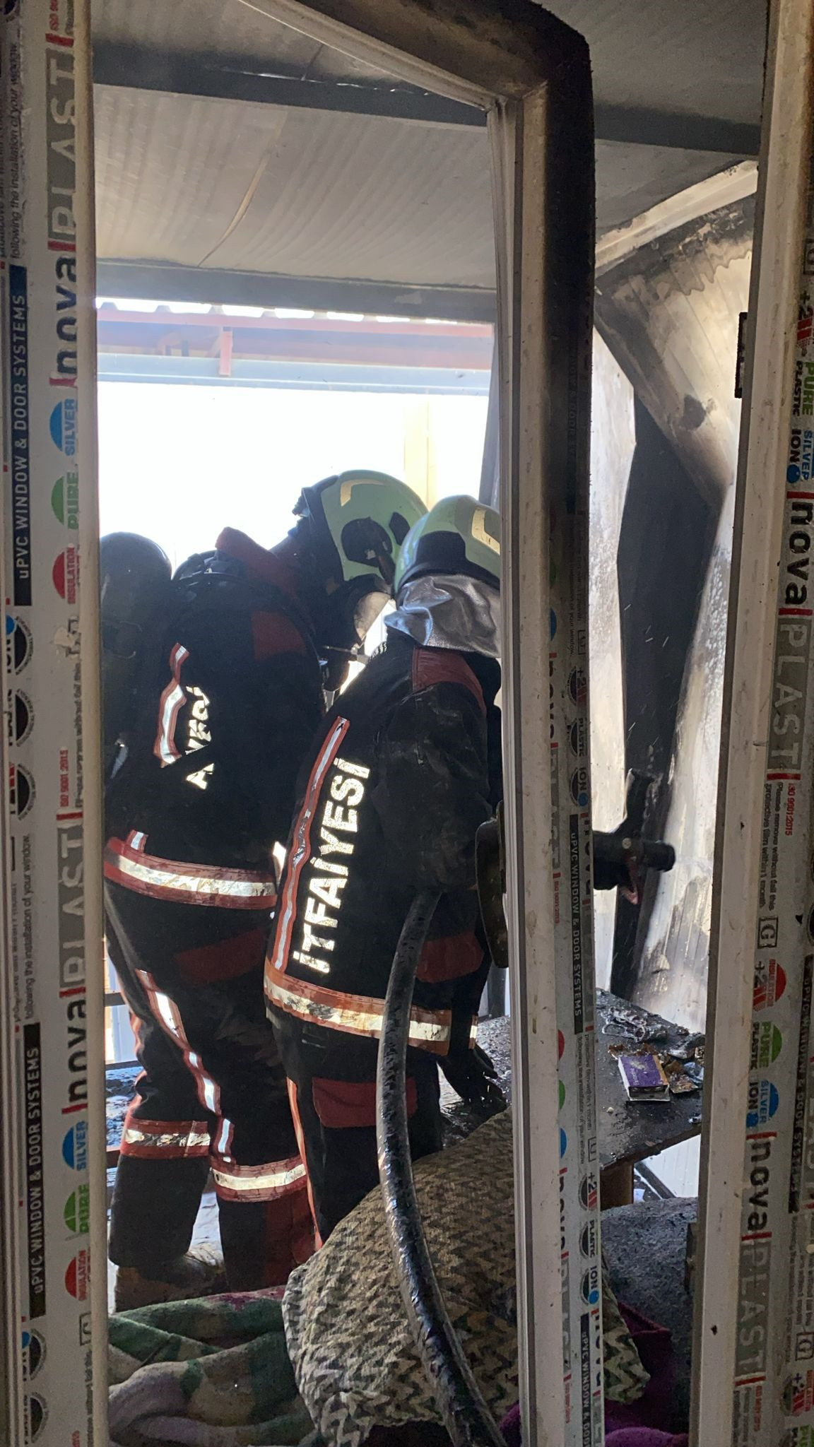 Malatya’da Şantiye Yangını! İşçilerin Kaldığı Konteynerler Alev Aldı: 4 Yaralı - Sayfa 3