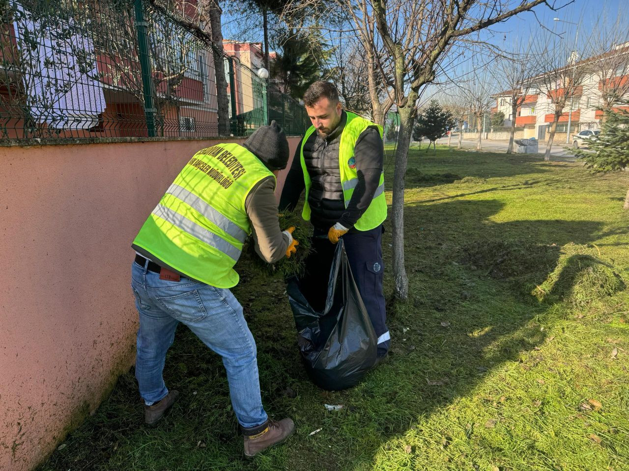 Serdivan Belediyesi’nden Park ve Yeşil Alanlara Bahar Bakımı - Sayfa 1