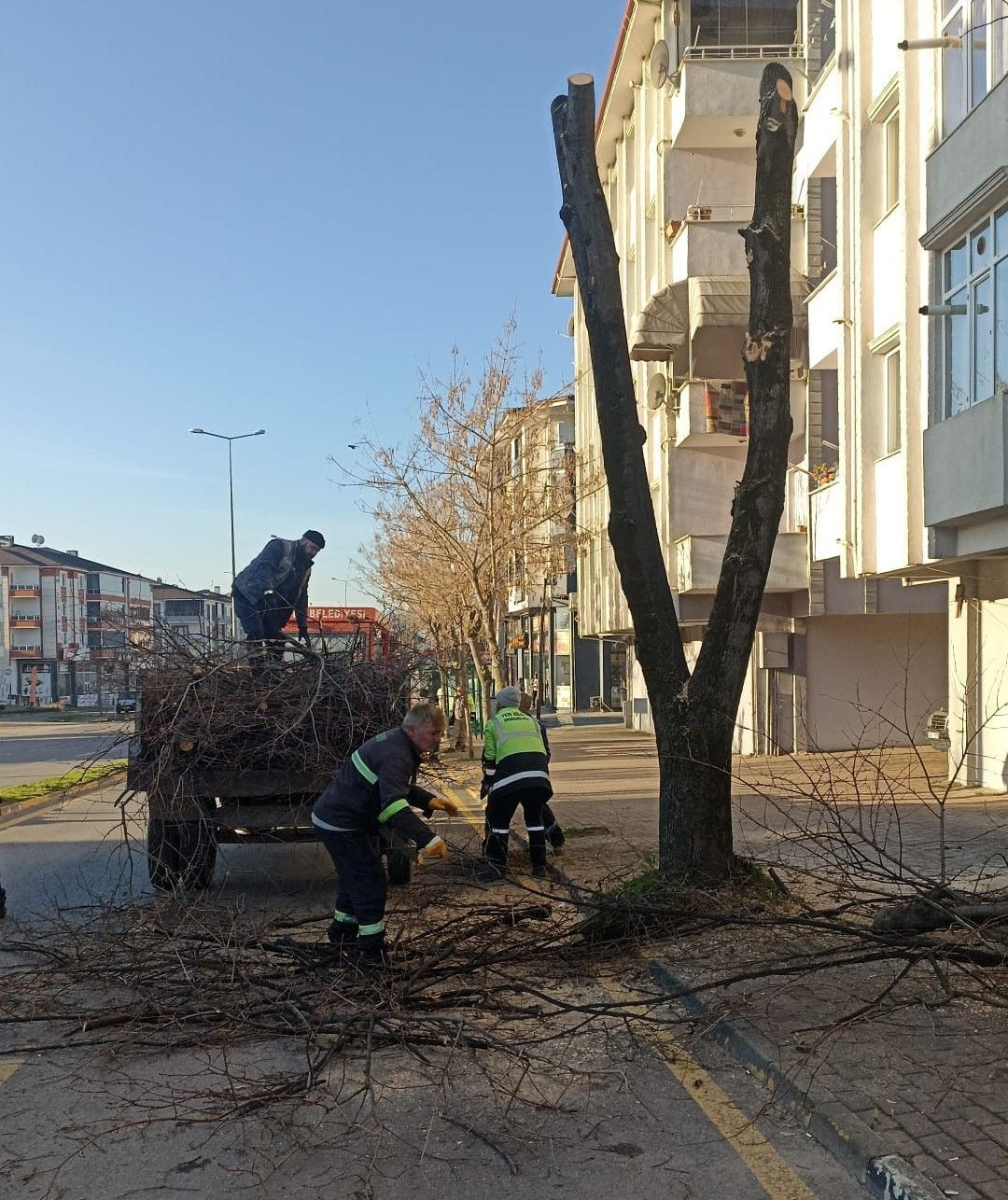 Hendek’te Altyapı ve Çevre Düzenleme Çalışmaları Hız Kesmeden Sürüyor - Sayfa 6