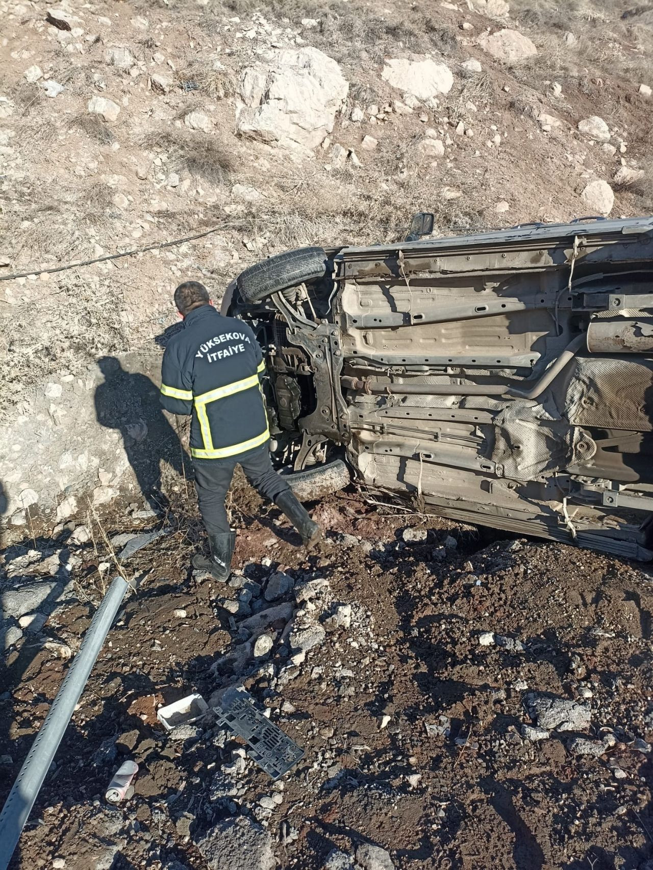 Hakkari’de Hafif Ticari Araç Yan Yattı! 2 Kişi Yaralandı - Sayfa 4