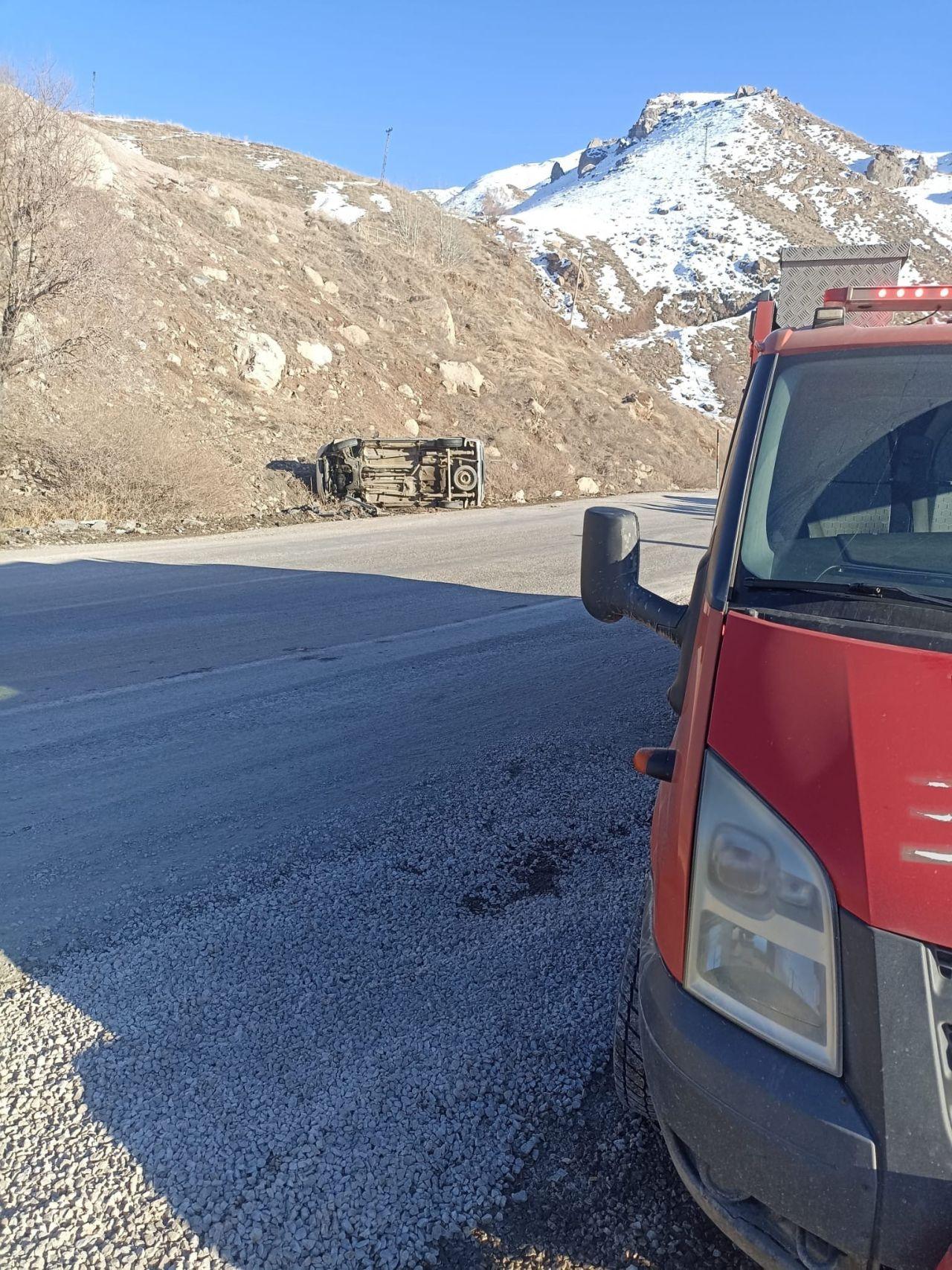 Hakkari’de Hafif Ticari Araç Yan Yattı! 2 Kişi Yaralandı - Sayfa 3