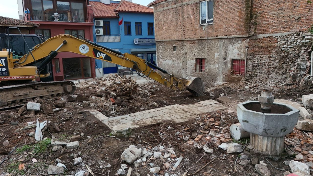 Milas’ta Yıkılan Binanın Molozlarından Tarihi Eserler Çıktı - Sayfa 2