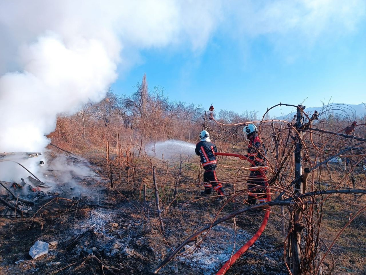 Malatya’da Konteyner ve Otluk Alan Alevlere Teslim - Sayfa 1