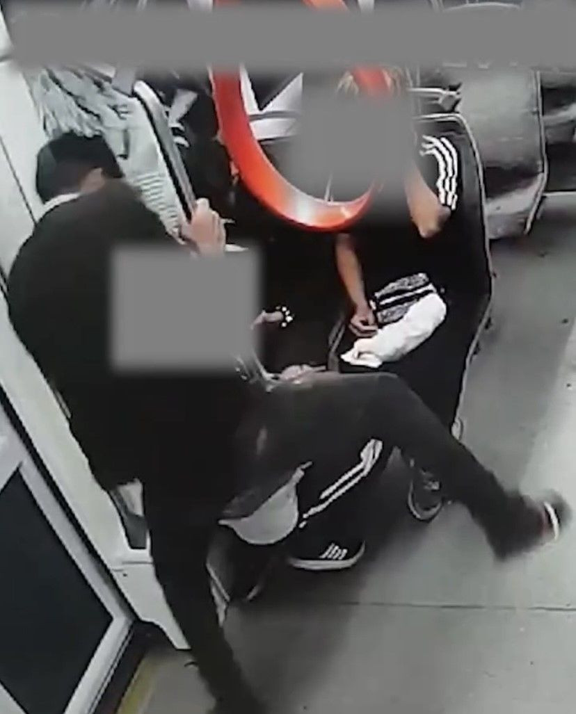 Kayseri’de Tramvaya Çirkin Saldırı! Camları Kırıp Tutamakları Kestiler - Sayfa 3