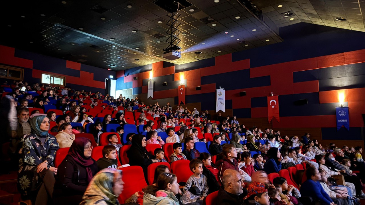 Sapanca'da Minik Sinemaseverler 'Yukarı Bak' ile Buluştu!