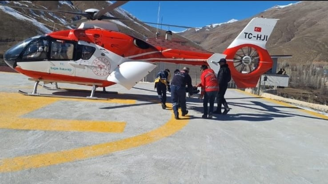 Bahçesaray’daki Hastalar Ambulans Helikopterle Van’a Sevk Edildi