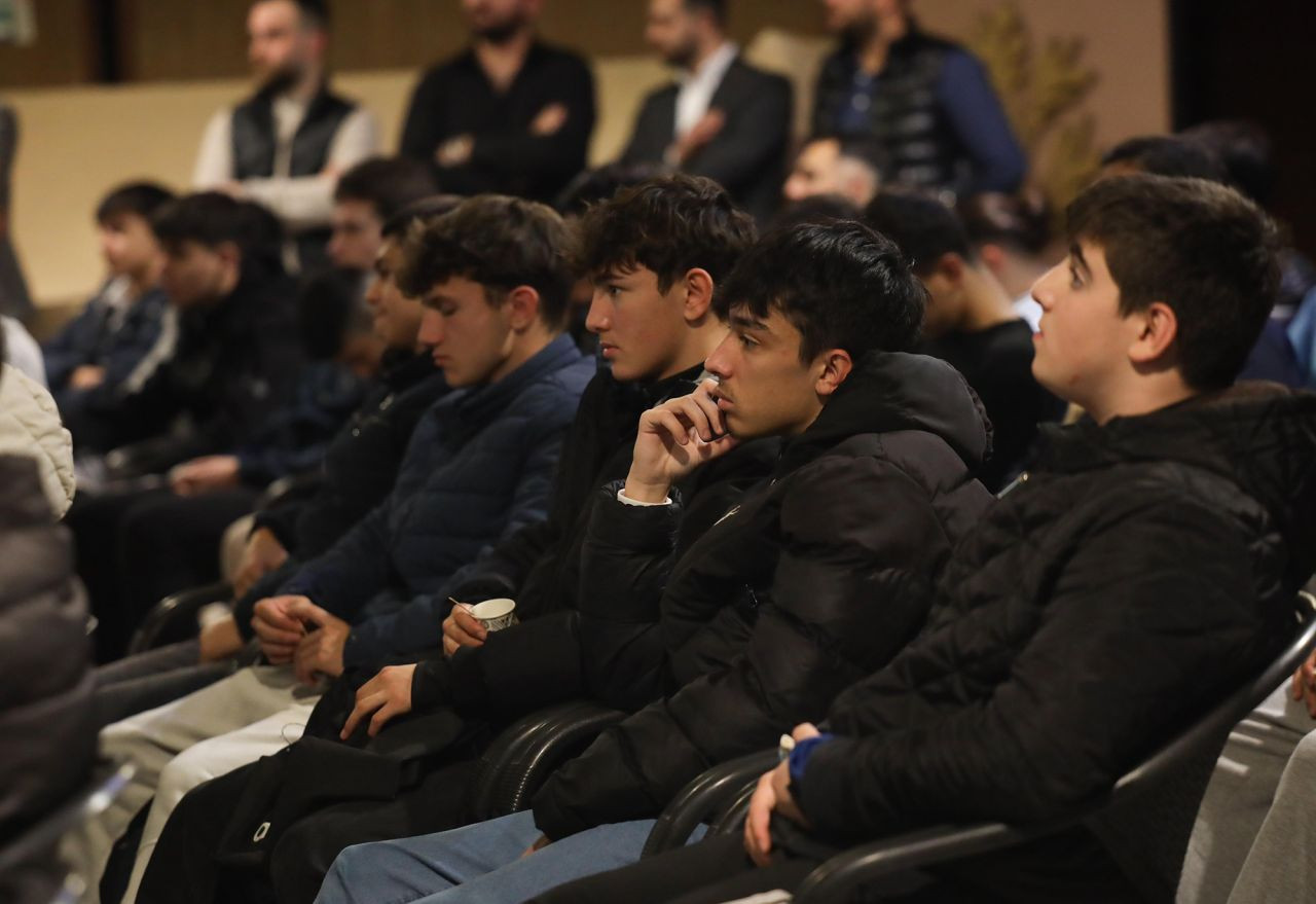 Başkan Alemdar, Gençler İçin Dev Yatırım Projelerini Açıkladı: Spor Salonları ve Bilim Merkezi Geliyor! - Sayfa 1