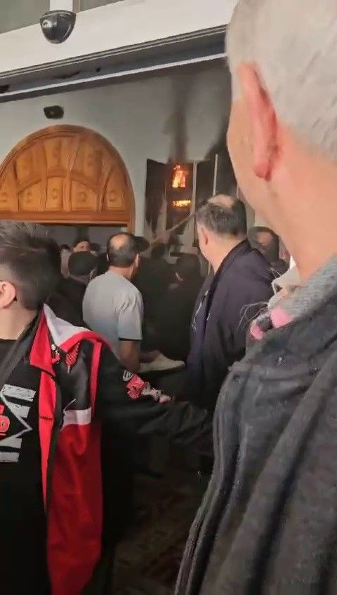 Bursa’da Cuma Namazı Sırasında Cami Yangını - Sayfa 3