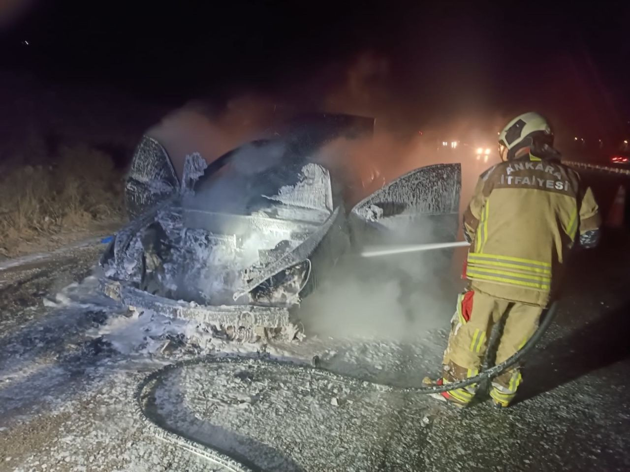 Ankara-Samsun Yolunda Seyir Halindeki Araç Alev Alev Yandı! - Sayfa 4