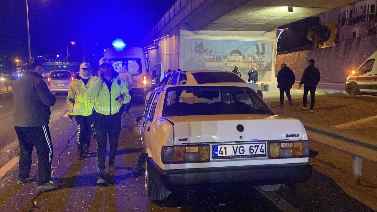 Kocaeli’de Zincirleme Kaza! Otomobiller Hurdaya Döndü: 2 Yaralı