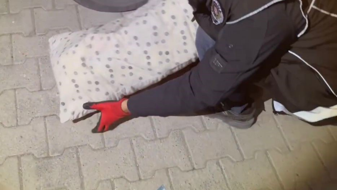 Malatya’da Şok Baskın! Yastık İçinde 2 Kiloya Yakın Uyuşturucu Yakalandı