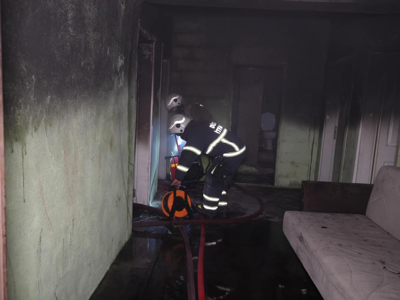 Düzce'de Korkutan Yangın! 2 Katlı Evde Büyük Hasar, İtfaiye Zamanında Müdahale Etti - Sayfa 3