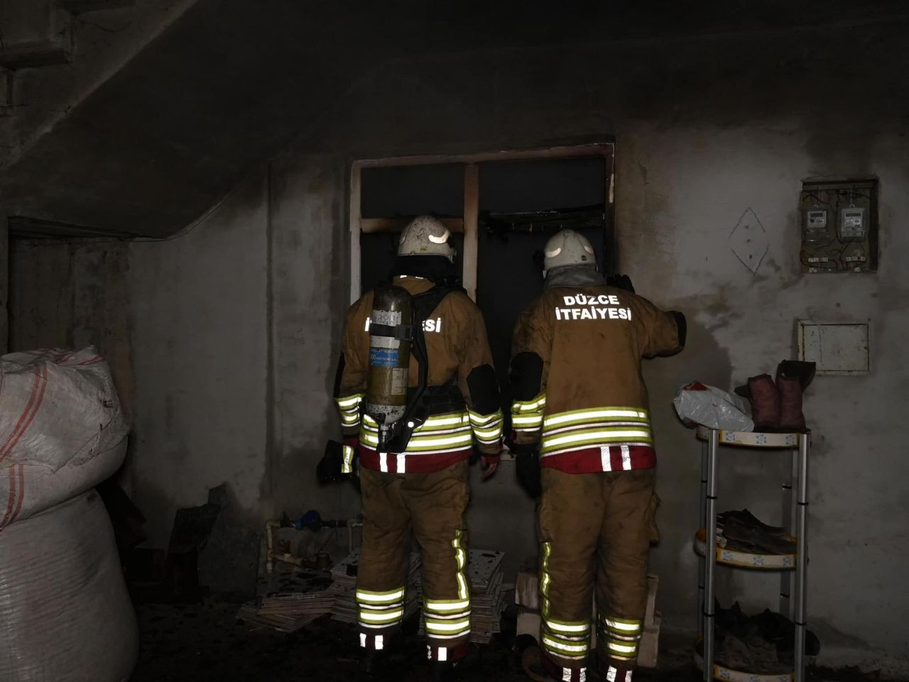 Düzce'de Korkutan Yangın! 2 Katlı Evde Büyük Hasar, İtfaiye Zamanında Müdahale Etti - Sayfa 2