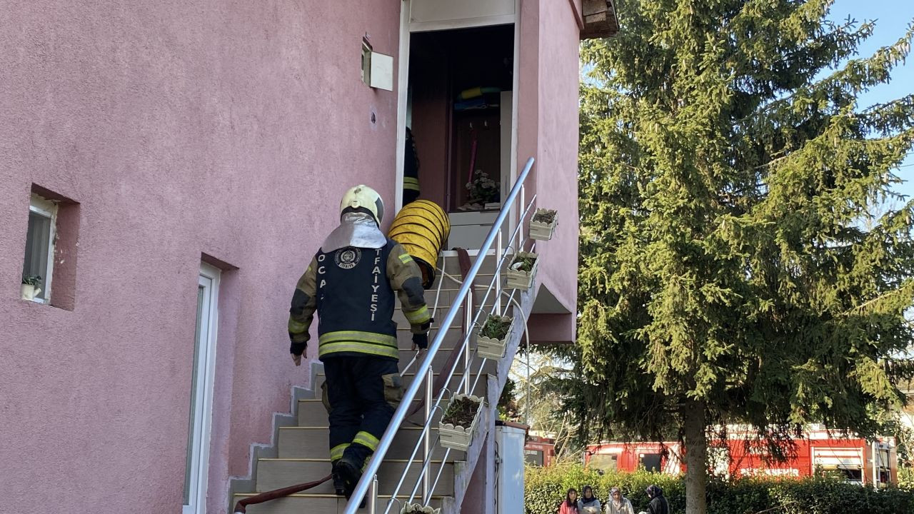 Komşuda Yangın Paniği! 2 Kişi Dumandan Etkilendi - Sayfa 1