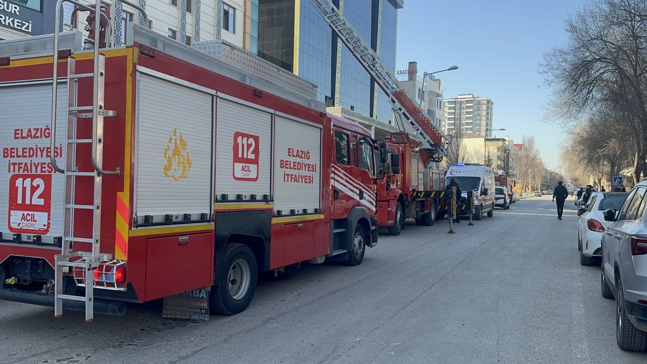 Elazığ'da yangın paniği: Kurs binası boşaltıldı - Sayfa 1