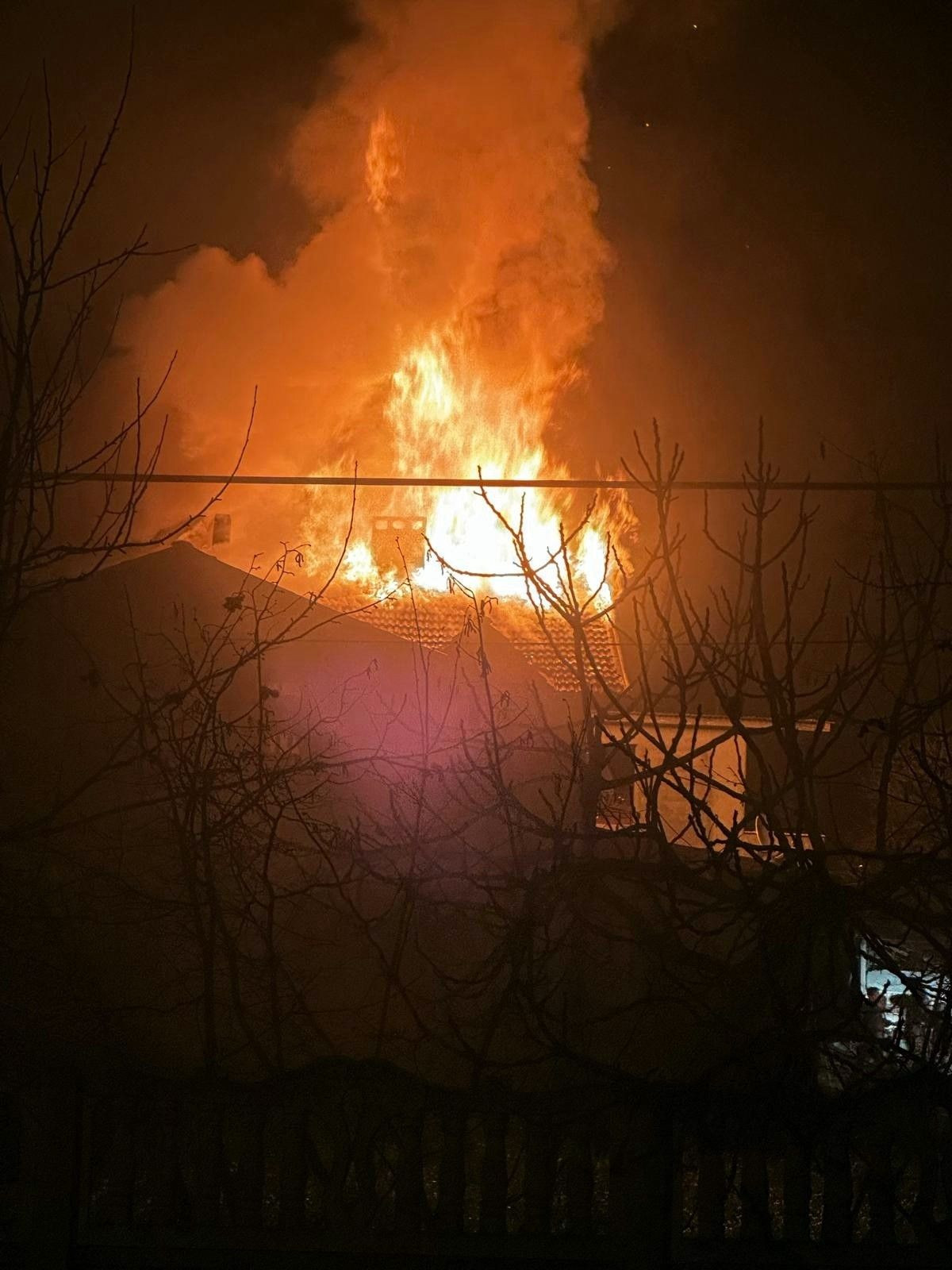 Erenler'de Yangın! İki Katlı Ev Alevlere Teslim Oldu - Sayfa 5