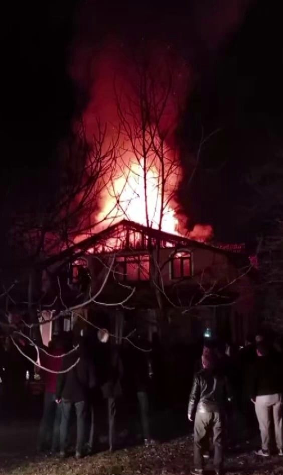 Erenler'de Yangın! İki Katlı Ev Alevlere Teslim Oldu - Sayfa 3