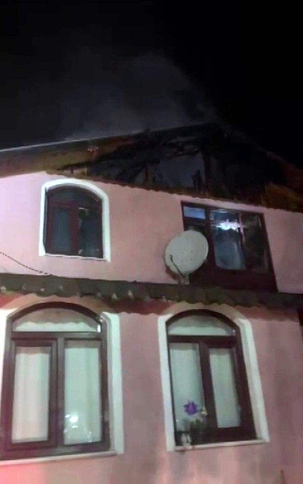 Erenler'de Yangın! İki Katlı Ev Alevlere Teslim Oldu - Sayfa 2