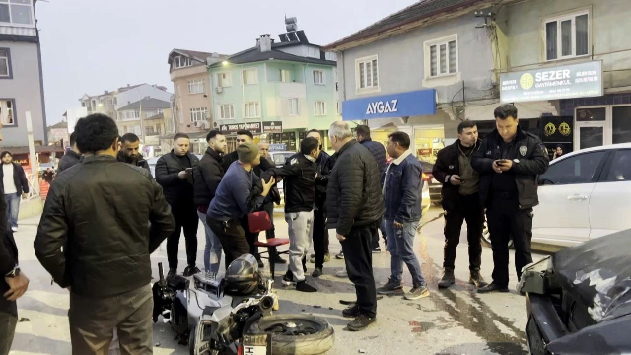 Kaynarca'da Kaza Sonrası Skandal Anlar: Yaralı Motosiklet Sürücüsü, '300 Bin TL Gitti' Diyerek Saldırmaya Çalıştı! - Sayfa 4