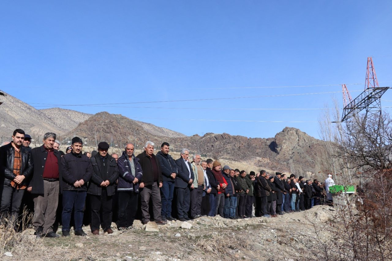 Erzurum’da Acı Gün: Amca ve Yeğen Aynı Gün Toprağa Verildi - Sayfa 4