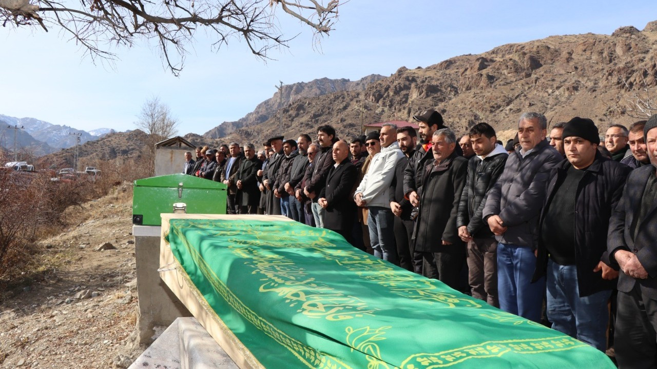 Erzurum’da Acı Gün: Amca ve Yeğen Aynı Gün Toprağa Verildi