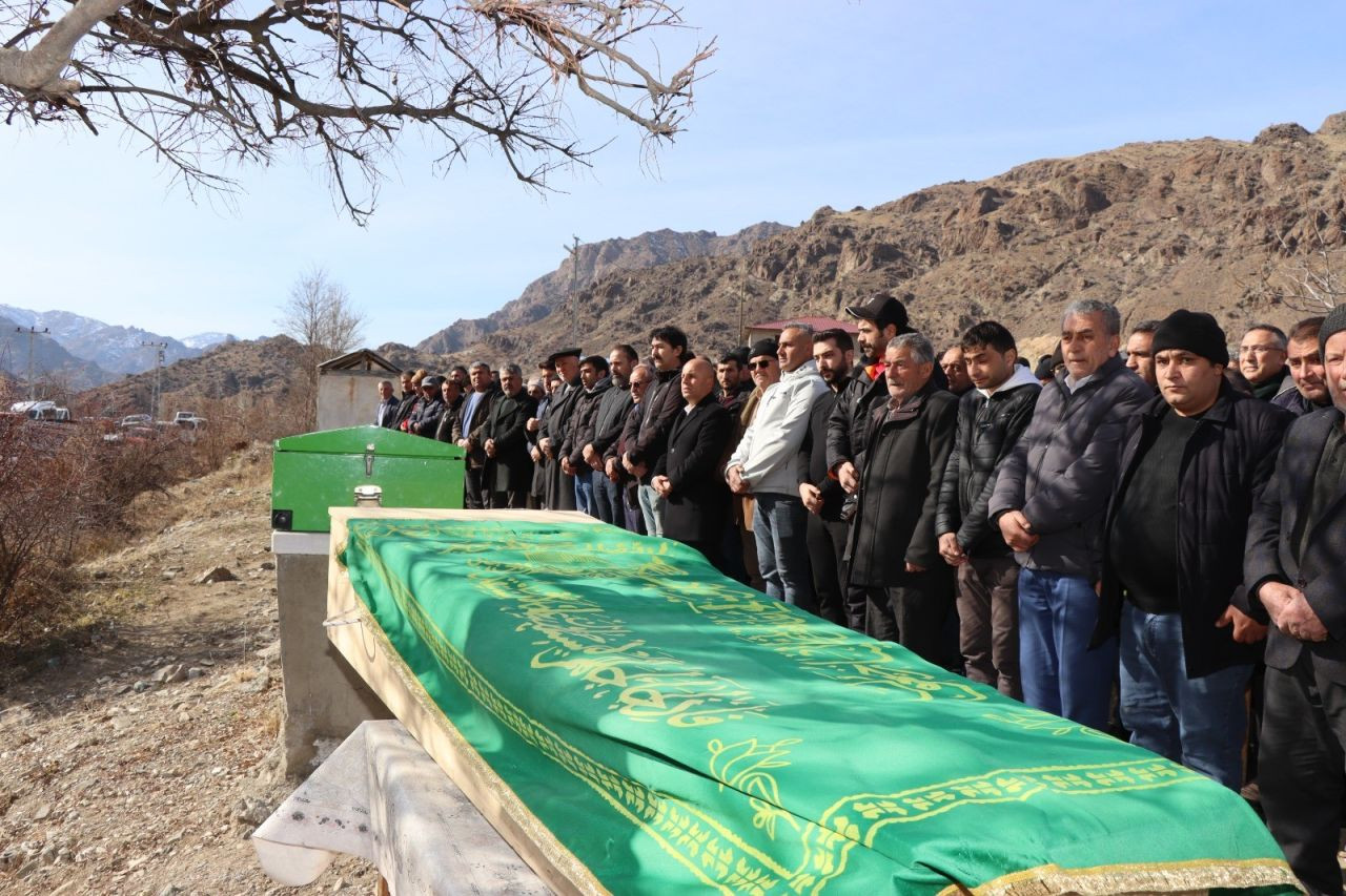Erzurum’da Acı Gün: Amca ve Yeğen Aynı Gün Toprağa Verildi - Sayfa 3