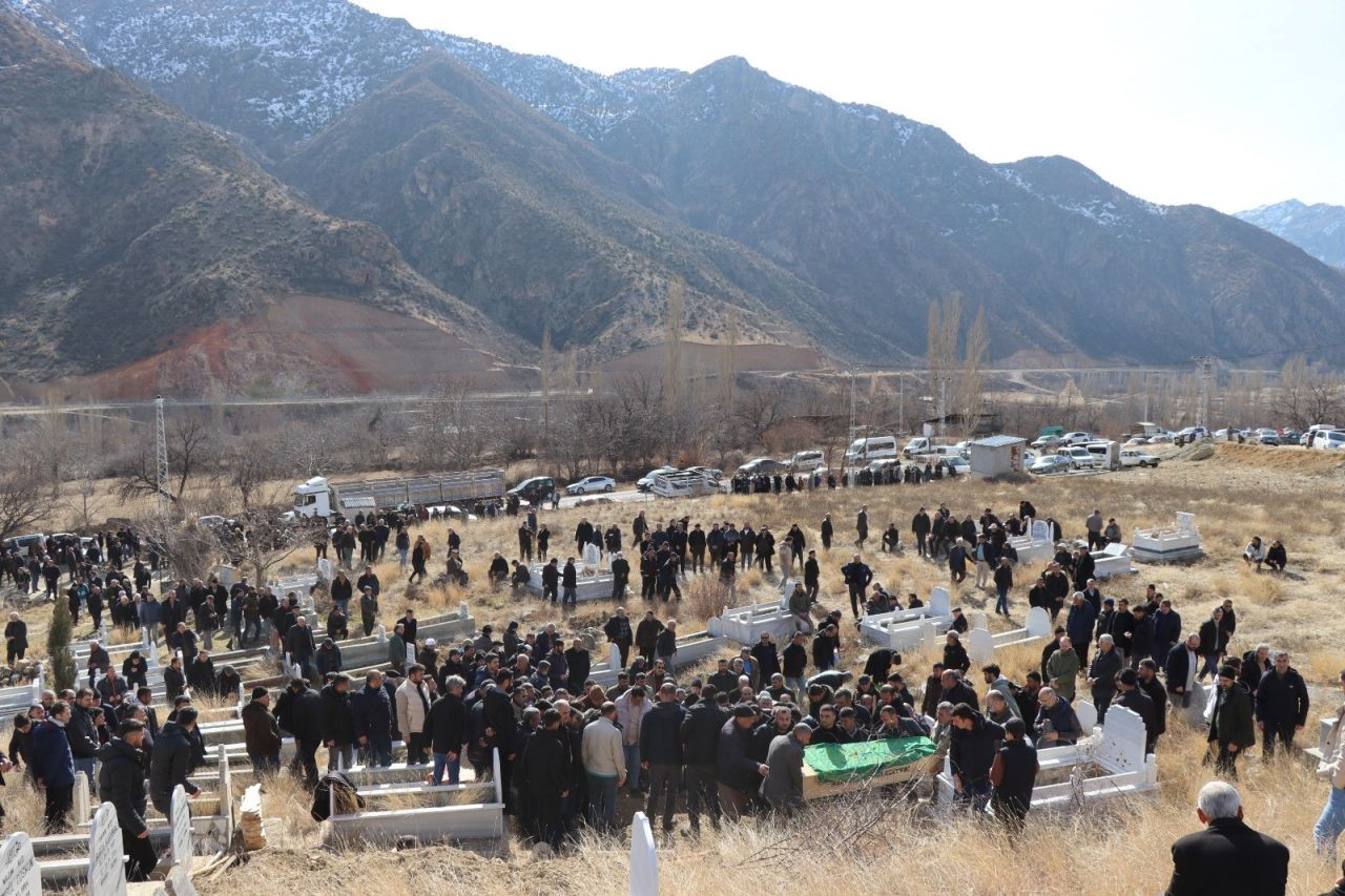 Erzurum’da Acı Gün: Amca ve Yeğen Aynı Gün Toprağa Verildi - Sayfa 2